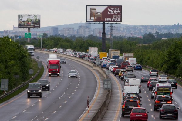 Úsek D1 pri Bratislave od pondelka už nebude zadarmo, treba uhradiť diaľničnú známku
