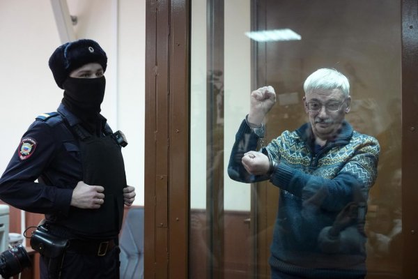 Bojovníka za ľudské práva Orlova odsúdili v Rusku na dva a pol roka väzenia