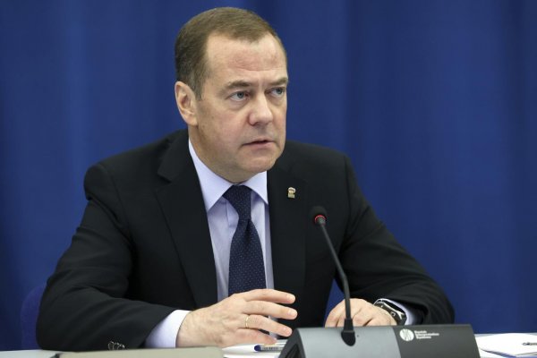 Medvedev sa opäť vyhráža jadrovými zbraňami, pripúšťa, že Rusko prehrá vojnu