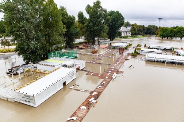 Dunaj v noci kulminoval s výškou 970 centimetrov, situácia v Bratislave sa upokojuje