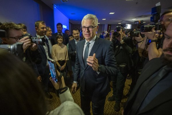 Korčok: Ľudový prezident, akým chce byť Pellegrini, nelieta na podujatia po Slovensku lietadlom