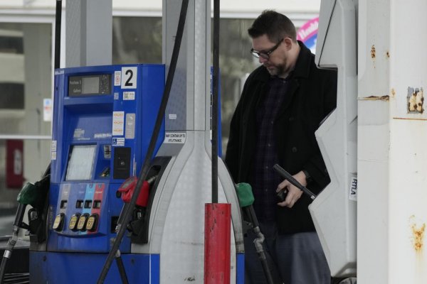 Benzíny a nafta zrejme zdražejú, predpokladá ekonóm