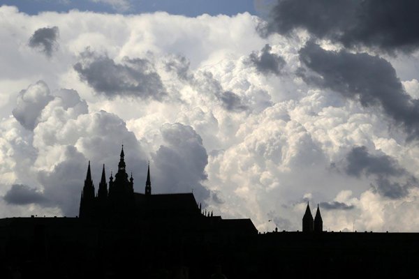 Zeman stratil rozum, z Pražského hradu urobil pevnosť