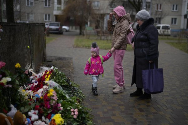 V Kyjeve pochovávajú ministra obrany i ďalšie obete havárie vrtuľníka