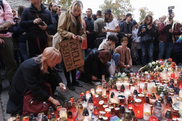 Stav pacientky zranenej pri streľbe v centre Bratislavy sa zlepšuje