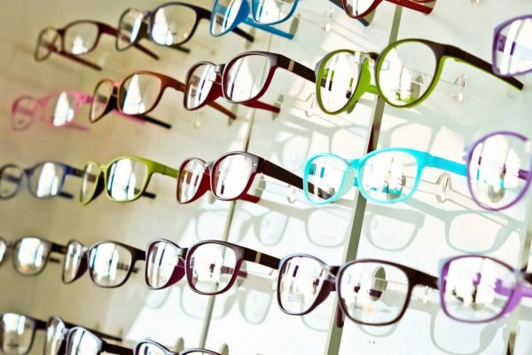 Najväčšie maloobchodné siete očných optík v Česku a na Slovensku menia majiteľa