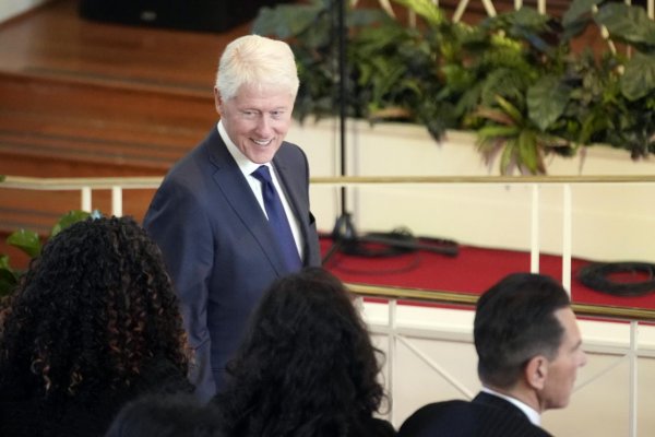 Prezident Pavel udelí Clintonovi štátne vyznamenanie