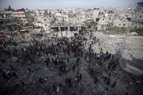 Izrael zasiahol stovky cieľov v Gaze. Radikáli útočili na Sderot