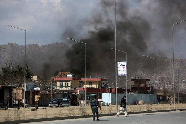Američania zhodili v Afganistane na IS „matku všetkých bômb“​​