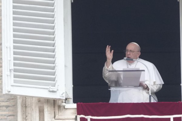 Pápež vo svojom prvom veľkom televíznom rozhovore opäť vyzval na mier
