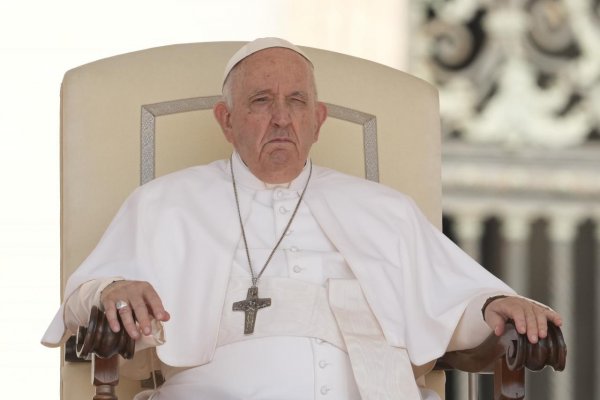 Pápež je po chirurgickom zákroku v „celkovom dobrom stave“