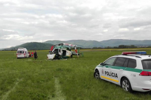 V Prešove sa zrútil policajný vrtuľník, dvaja hasiči zraneniam podľahli
