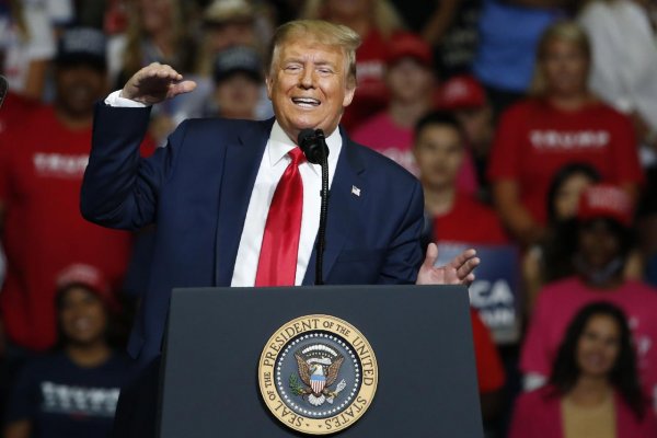 Trump predĺžil zákaz imigrácie do USA až do konca roka