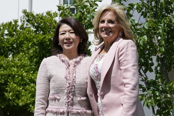 Japonsko a USA potvrdili priateľstvo zasadením stromu na pozemku Bieleho domu