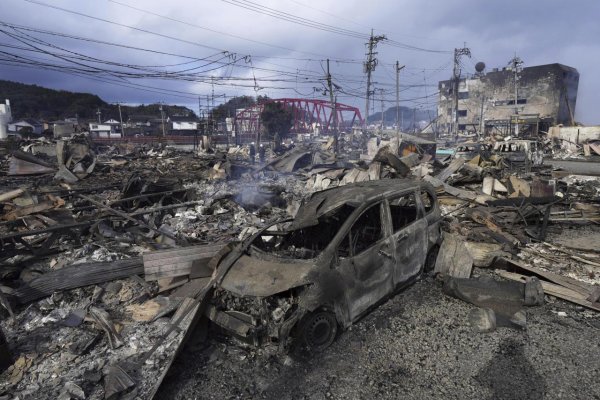 Počet obetí ničivého zemetrasenia v Japonsku stúpol na najmenej 30