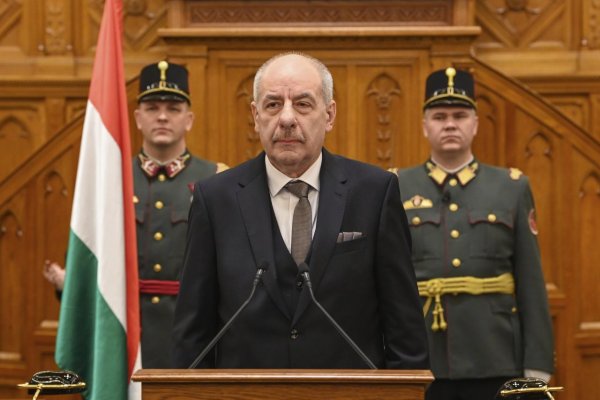 Maďarsko má od polnoci oficiálne nového prezidenta