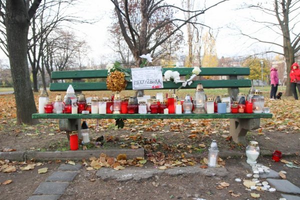 V Prahe sa konala posledná rozlúčka s Miroslavom Žbirkom, prišli mnohé známe tváre vrátane Čaputovej či Babiša