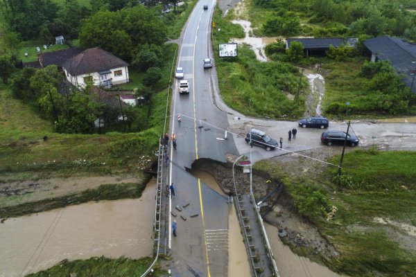 V Srbsku pre záplavy vyhlásili výnimočný stav v 52 obciach, evakuovali 200 ľudí