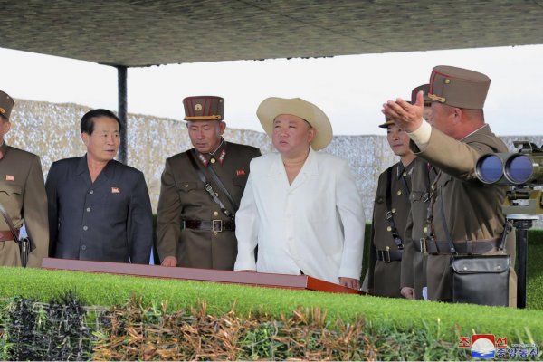 Kim Čong-un sa zúčastnil výcviku jednotiek s taktickými jadrovými zbraňami