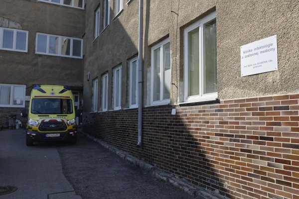 Situácia v UNLP Košice sa zhoršuje, presúvajú zdravotníkov z ambulancií