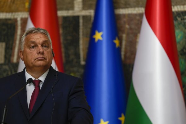 Orbán gratuloval Ficovi k návratu a k nespochybniteľnému víťazstvu