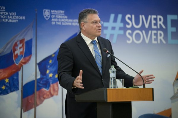Pellegrini chce na summite EÚ vyrokovať silné portfólio pre Šefčoviča