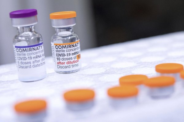 EÚ schválila vakcínu proti najnovšiemu variantu covidu-19