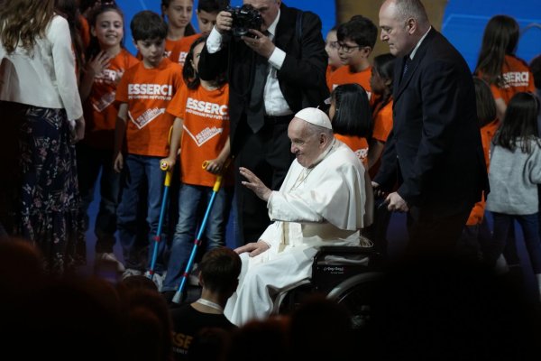Pápež František vyzval politikov, aby tvorili politiky na podporu pôrodnosti