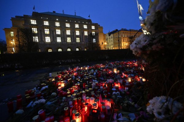 Česko drží štátny smútok za obete streľby v Prahe