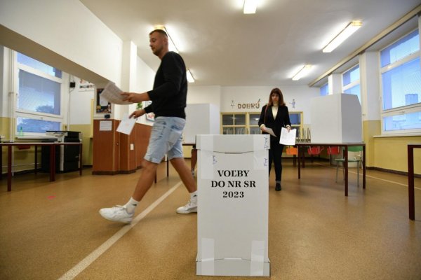 Na Slovensku sa začali 11. parlamentné voľby od Nežnej revolúcie