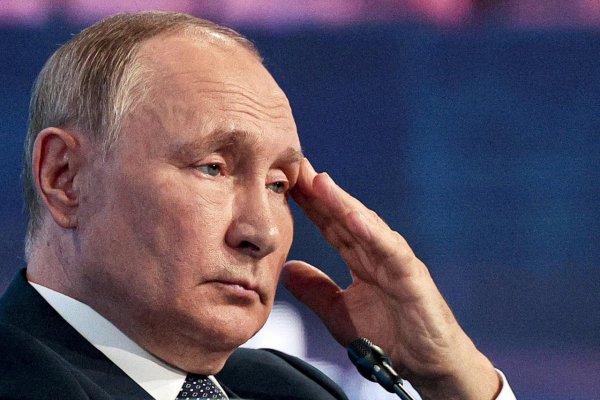Petrohradskí poslanci chcú Štátnej dume navrhnúť, aby obvinila Putina z vlastizrady