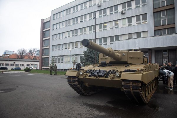Ozbrojené sily Slovenska si prevzali tretí tank Leopard 2A4 od Nemecka