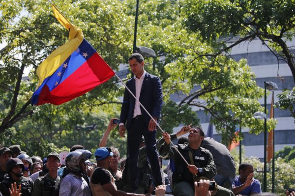 Bezpečnostné sily zakročili voči Guaidóovi slzotvorným plynom