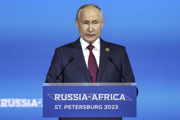 Putin si chce kúpiť lojalitu Afričanov, sľúbil im obilie zdarma