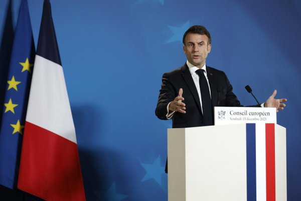 Macron: Boj proti terorizmu neznamená „zrovnať Gazu so zemou“