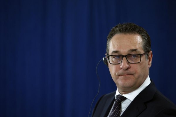 Rakúsky vicekancelár podal demisiu po odhalení tajnej nahrávky
