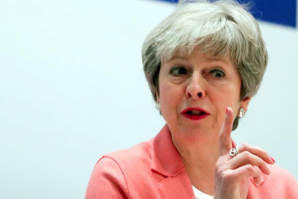 Theresa May umožní poslancom hlasovať o odklade brexitu