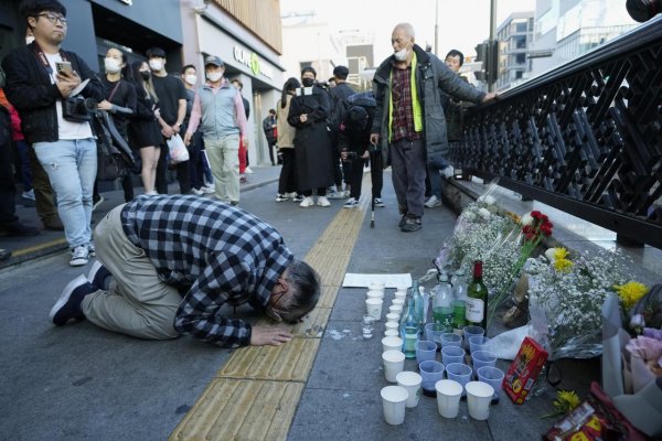 Južná Kórea vyhlásila štátny smútok po tom, ako v tlačenici v Soule zomrelo 151 ľudí