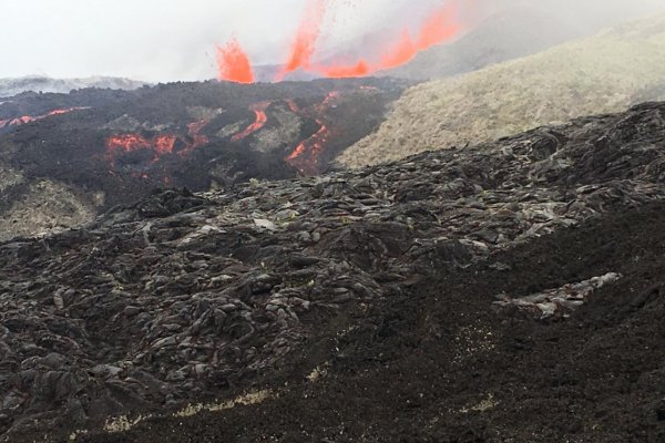 Sopka Piton de la Fournaise na ostrove Réunion je znova aktívna