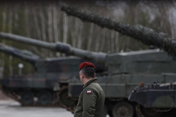 Poľská armáda musí byť tak silná, že ju nikdy nebudeme musieť použiť, vyhlásil poľský premiér
