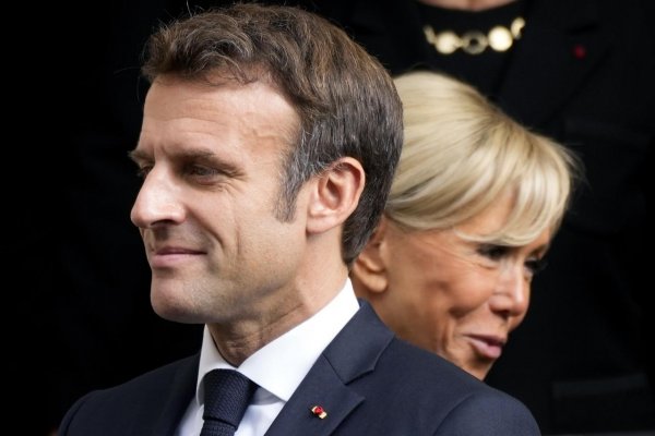 Macron je odhodlaný zvýšiť vek odchodu do dôchodku zo 62 na 65 rokov