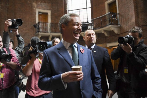 Britský premiér Boris Johnson odmietol ponuku Nigela Faragea