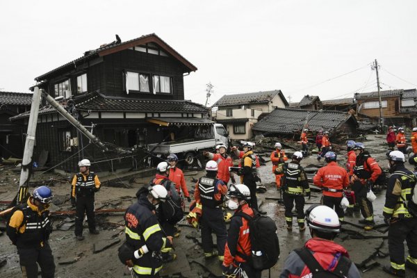 Zemetrasenie v Japonsku má najmenej 62 mŕtvych, záchranári zvádzajú boj s časom