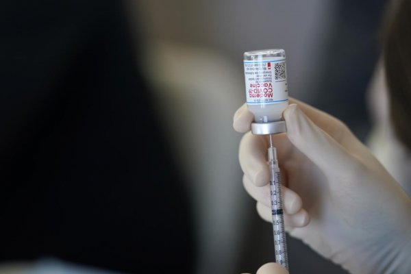 Slovensko darovalo Česku 10-tisíc dávok vakcíny Moderna