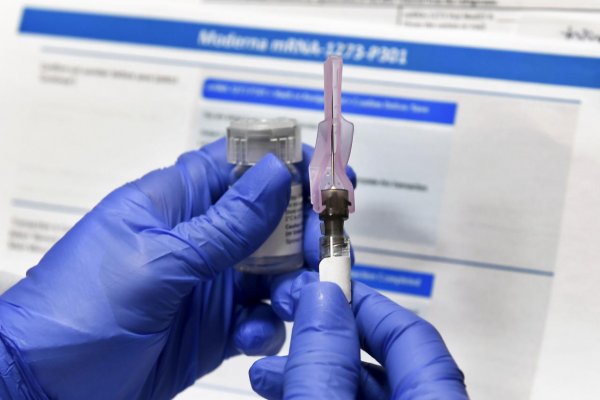 Farmafirma prerušila testovanie vakcíny proti COVID-19 kvôli incidentu s pacientom