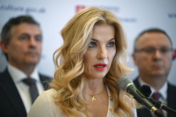 Mimoriadnu schôdzu k odvolaniu ministerky kultúry Šimkovičovej sa nepodarilo otvoriť