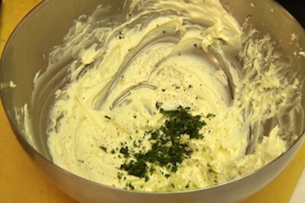Malá škola varenia: bylinkové maslo