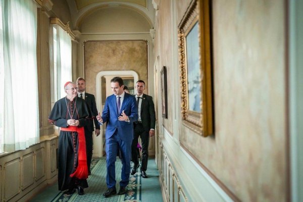 Premiér sa stretol so štátnym sekretárom Vatikánu, kardinálom Parolinom