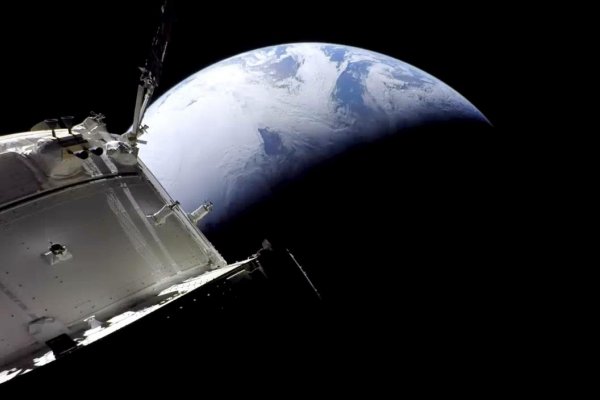 Vesmírna kapsula Orion bezpečne dopadla do Pacifiku; misia Artemis sa zavŕšila