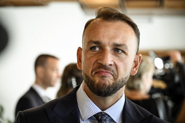 Opozícia podala návrh na odvolanie ministra vnútra Šutaja Eštoka